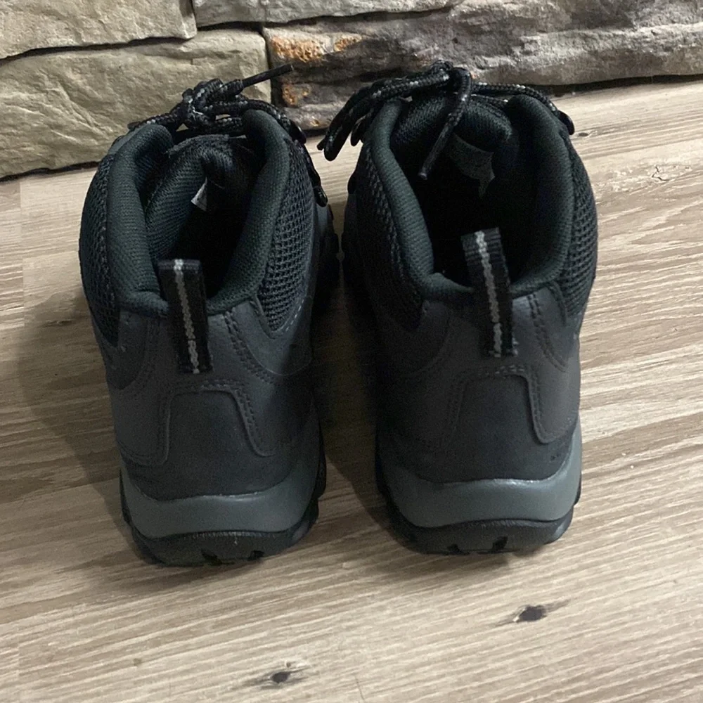 Columbia hiking boots/8
